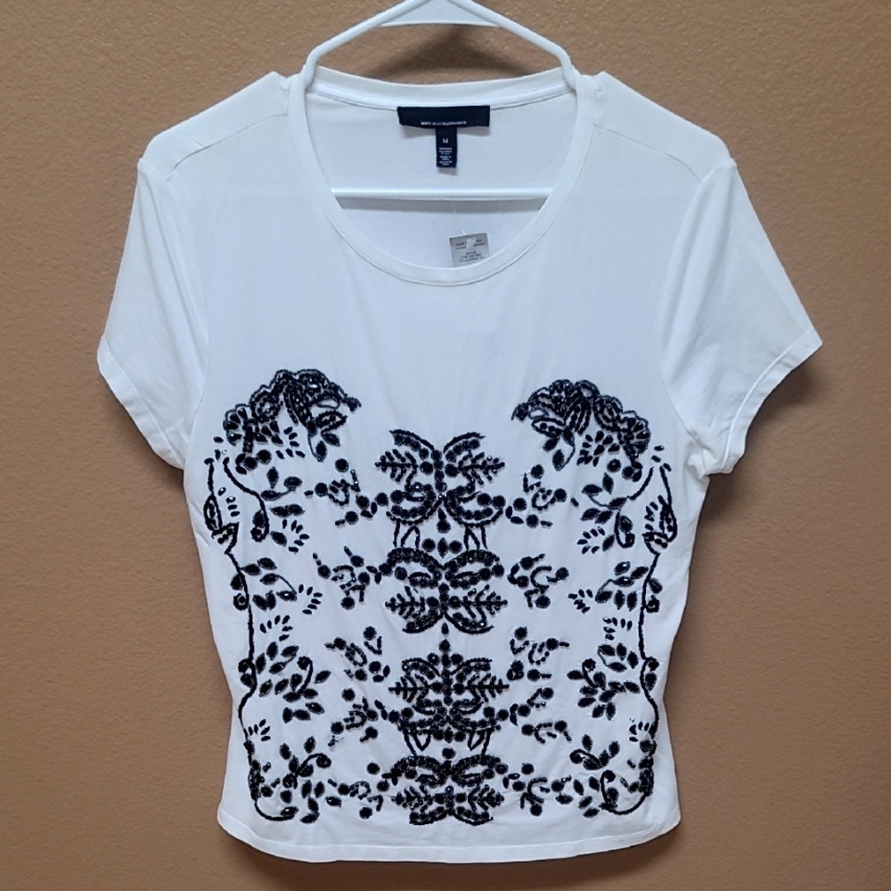 NWT White House Black Market White Tee with Black Floral Design 🤍🖤